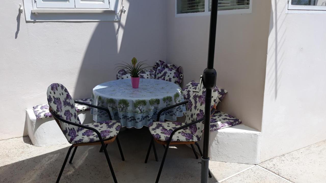 Mini Apartment Petra - Rooms Purple & Green With Kitchen And Garden دوبروفينك المظهر الخارجي الصورة