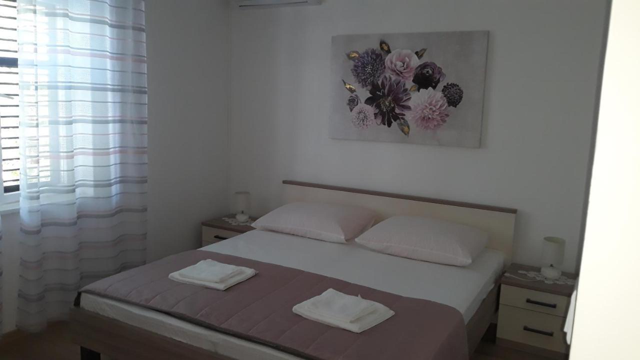 Mini Apartment Petra - Rooms Purple & Green With Kitchen And Garden دوبروفينك الغرفة الصورة