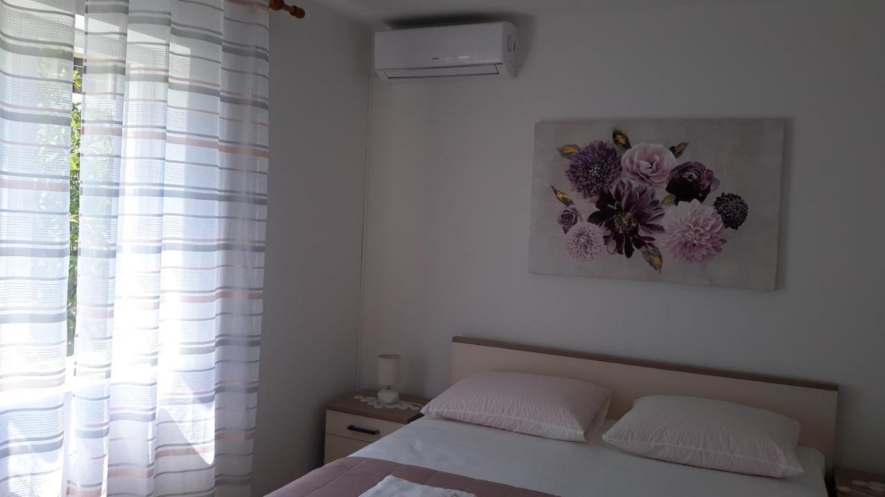Mini Apartment Petra - Rooms Purple & Green With Kitchen And Garden دوبروفينك المظهر الخارجي الصورة