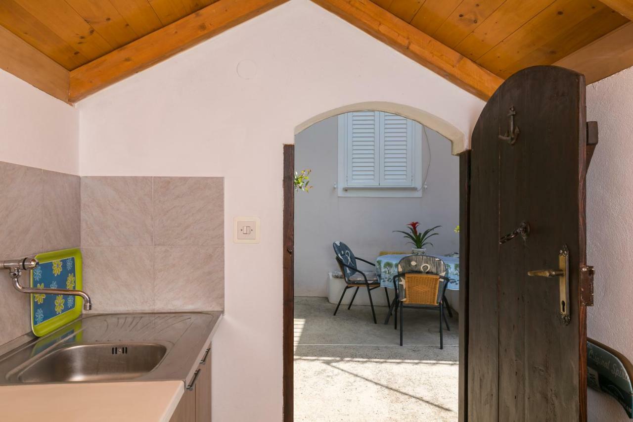 Mini Apartment Petra - Rooms Purple & Green With Kitchen And Garden دوبروفينك المظهر الخارجي الصورة