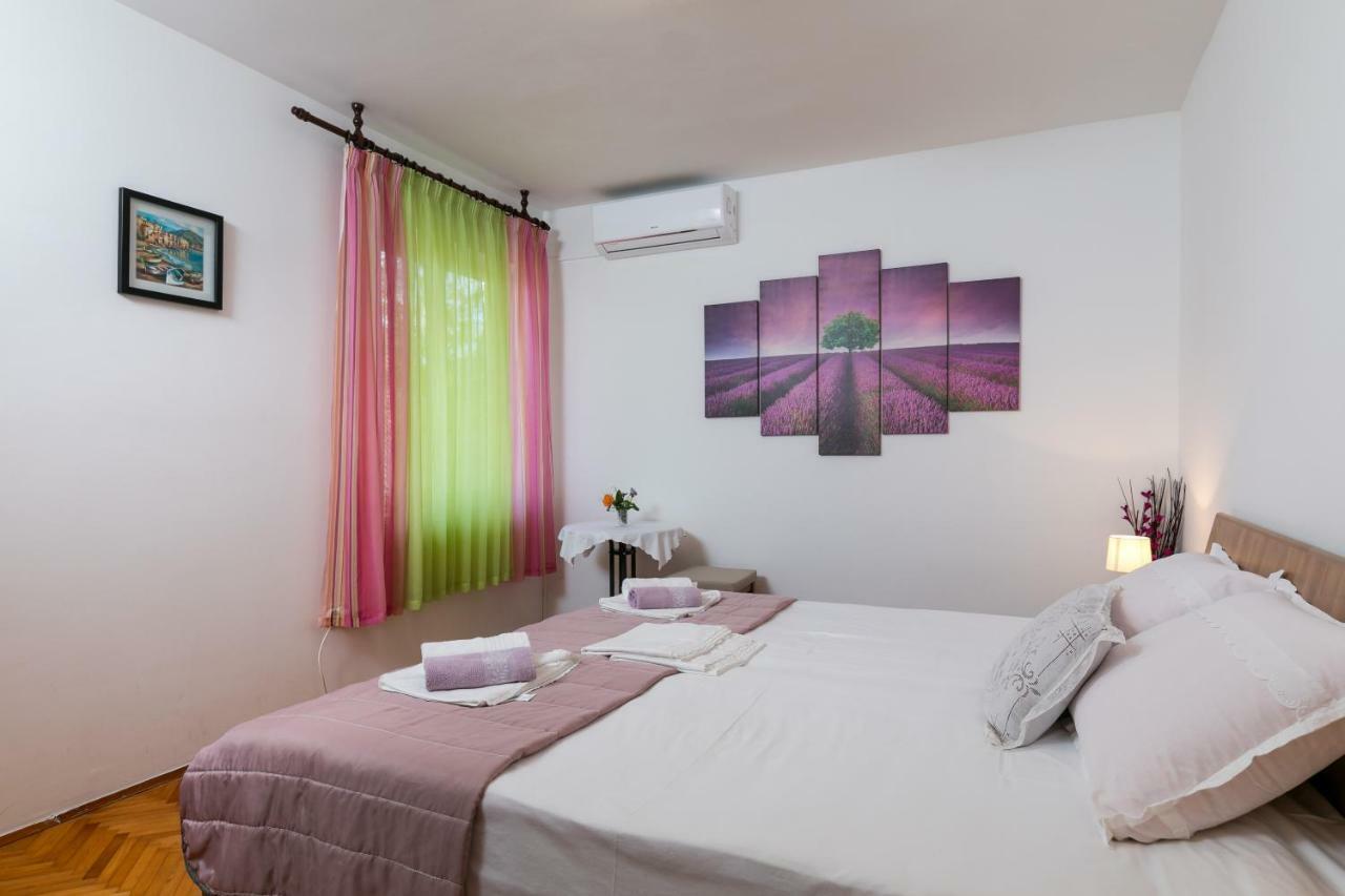 Mini Apartment Petra - Rooms Purple & Green With Kitchen And Garden دوبروفينك المظهر الخارجي الصورة