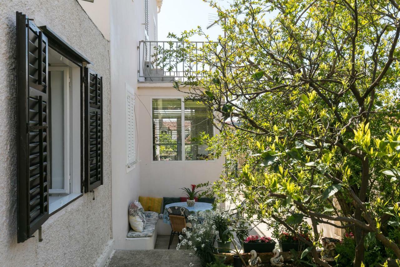 Mini Apartment Petra - Rooms Purple & Green With Kitchen And Garden دوبروفينك المظهر الخارجي الصورة