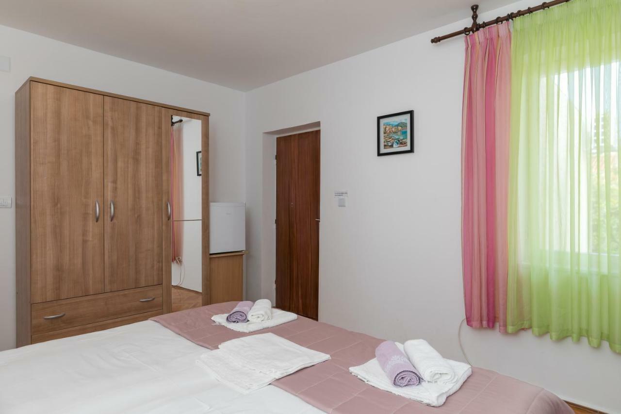 Mini Apartment Petra - Rooms Purple & Green With Kitchen And Garden دوبروفينك المظهر الخارجي الصورة