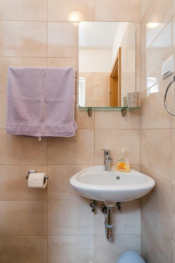 Mini Apartment Petra - Rooms Purple & Green With Kitchen And Garden دوبروفينك المظهر الخارجي الصورة
