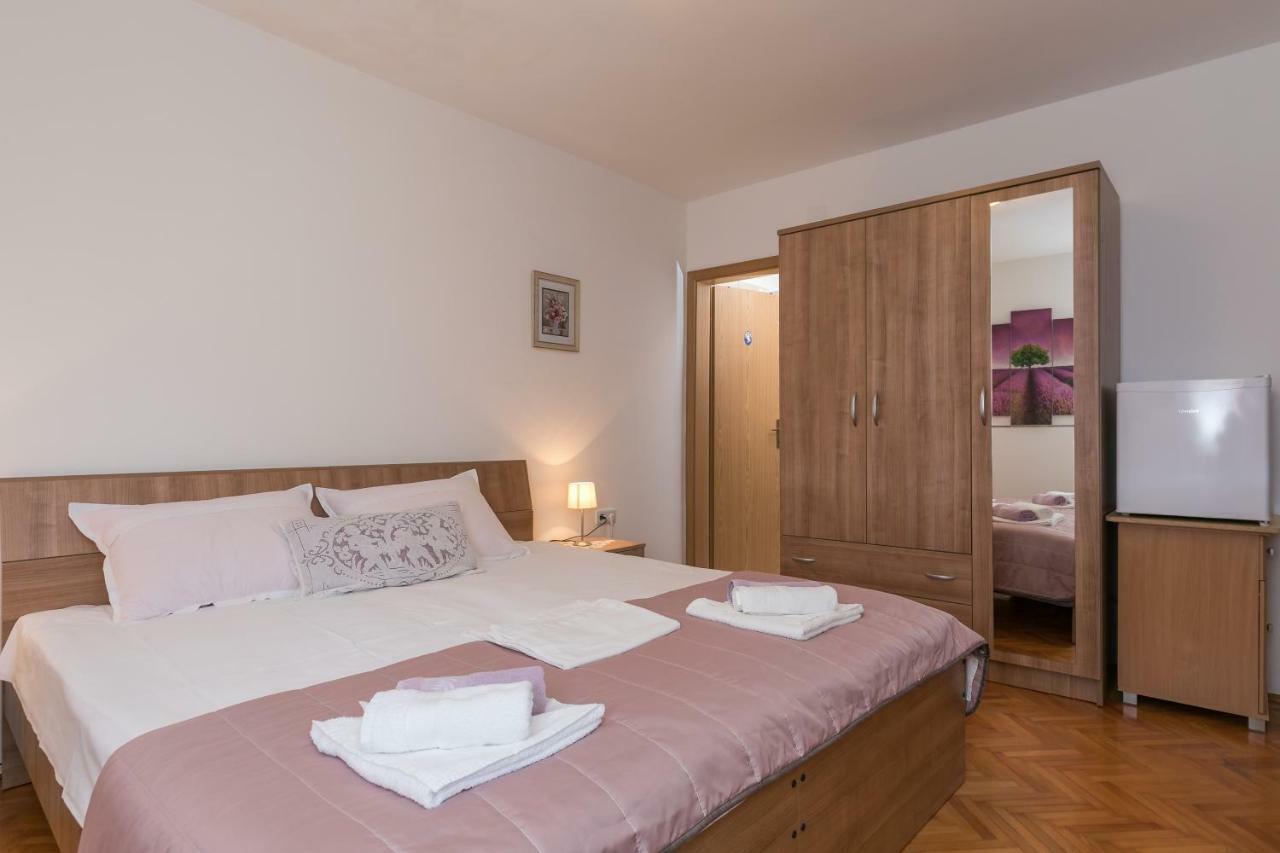 Mini Apartment Petra - Rooms Purple & Green With Kitchen And Garden دوبروفينك المظهر الخارجي الصورة