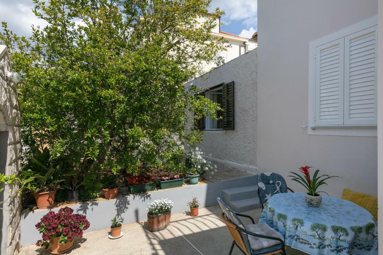 Mini Apartment Petra - Rooms Purple & Green With Kitchen And Garden دوبروفينك المظهر الخارجي الصورة