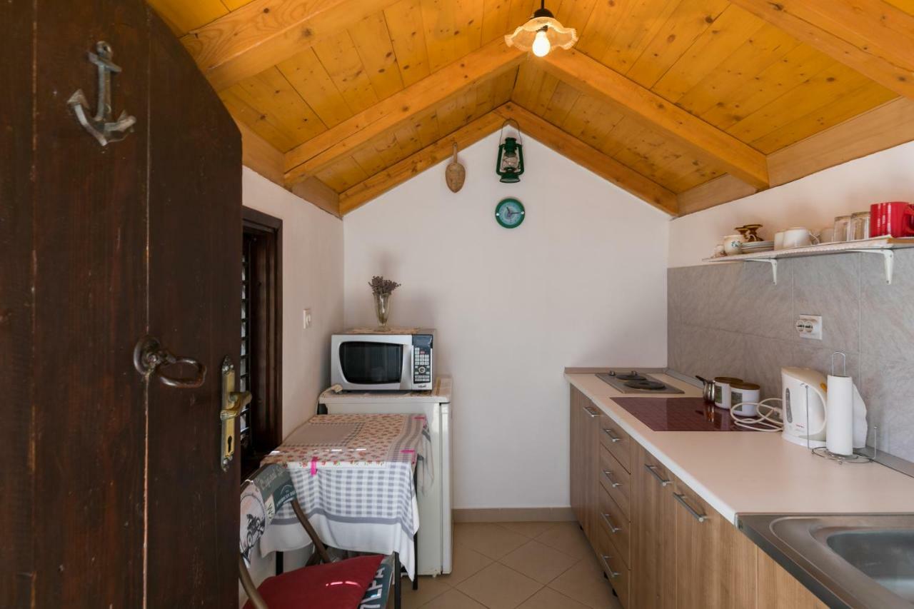 Mini Apartment Petra - Rooms Purple & Green With Kitchen And Garden دوبروفينك المظهر الخارجي الصورة