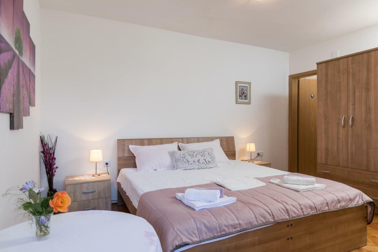 Mini Apartment Petra - Rooms Purple & Green With Kitchen And Garden دوبروفينك المظهر الخارجي الصورة